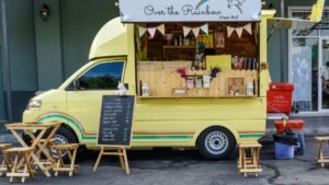 costuri, food truck, piata, romania